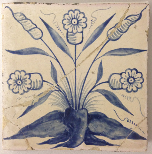 tile, hand painted with design of a clump of daisies
